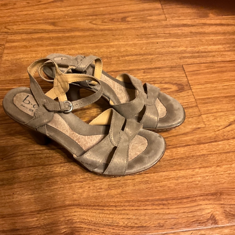 Sandals - Picture 2 of 3